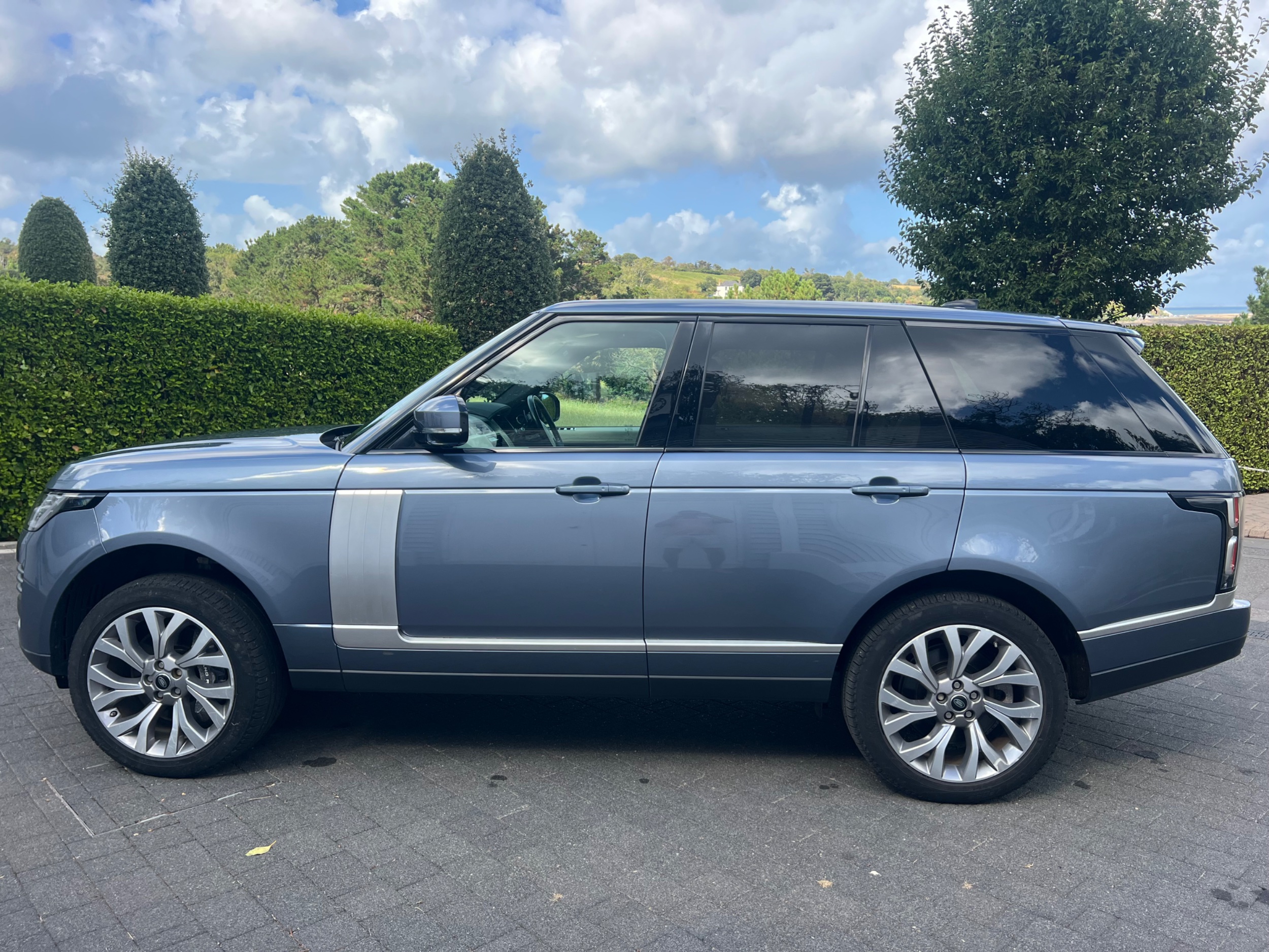 2020 Land Rover Range Rover P400e Vogue — photo 1