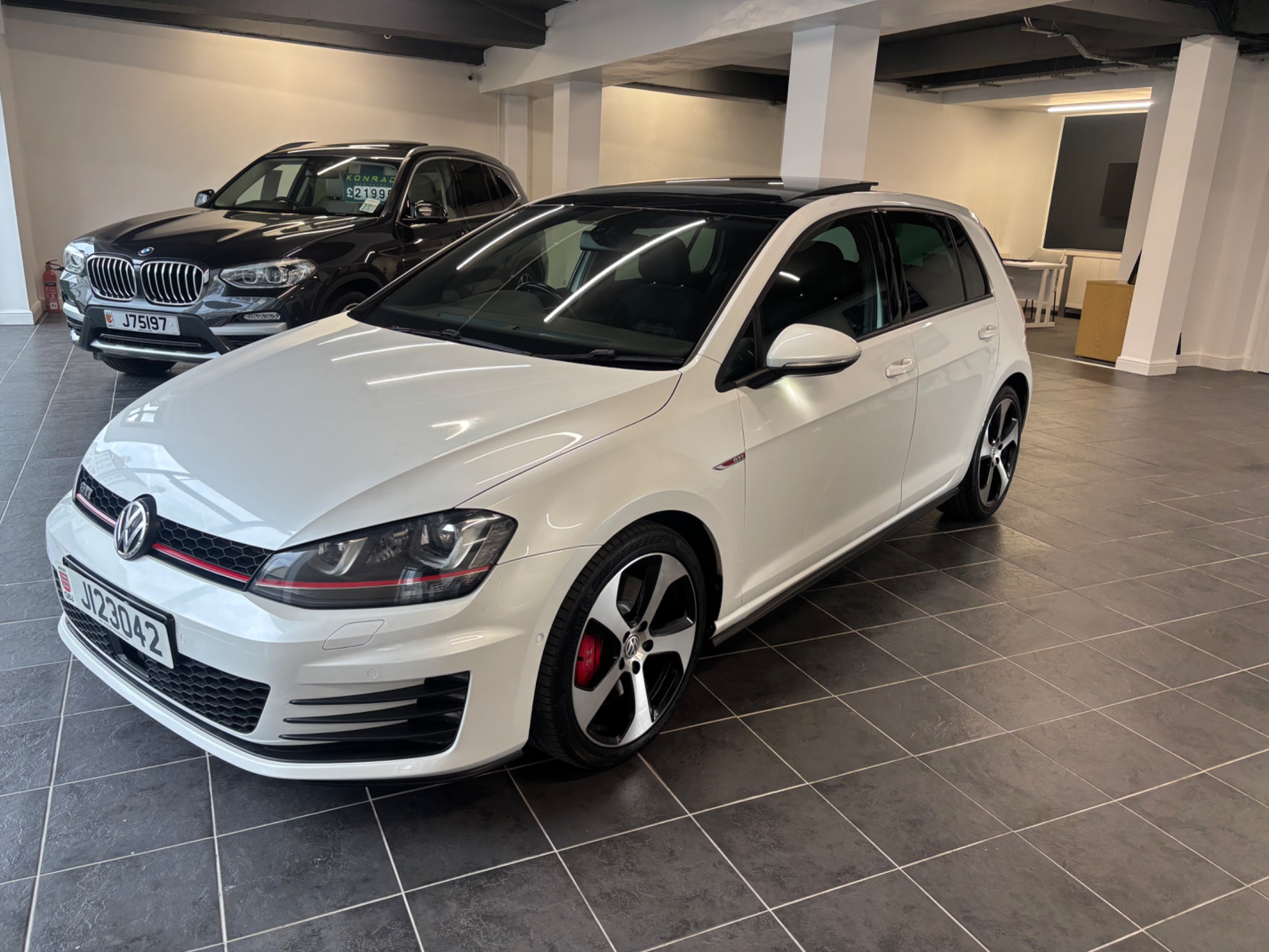 2014 Volkswagen Golf GTi Performance — photo 1