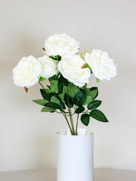 Ramo de rosas Gete con 7 flores blancas