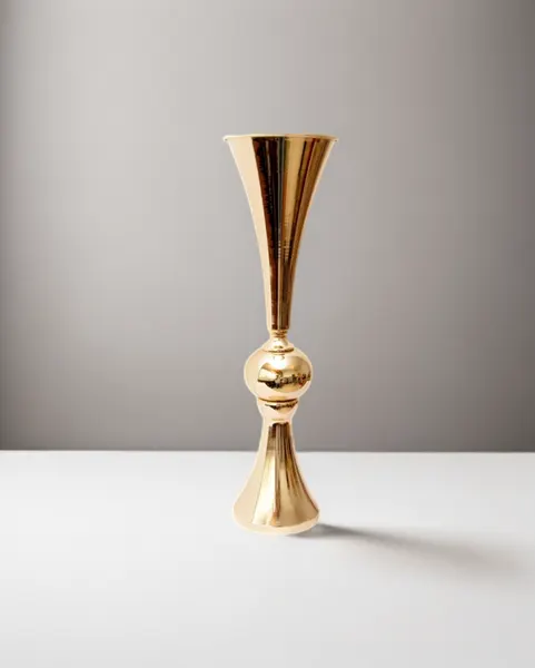 Trompeta metálica oro 65cm altura