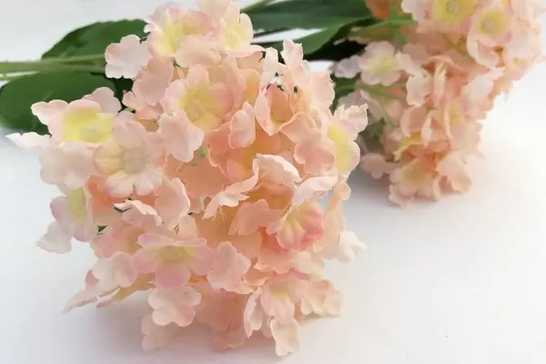 Ramo mini-hortensia x 7 flores de 55cm de largo, varios colores