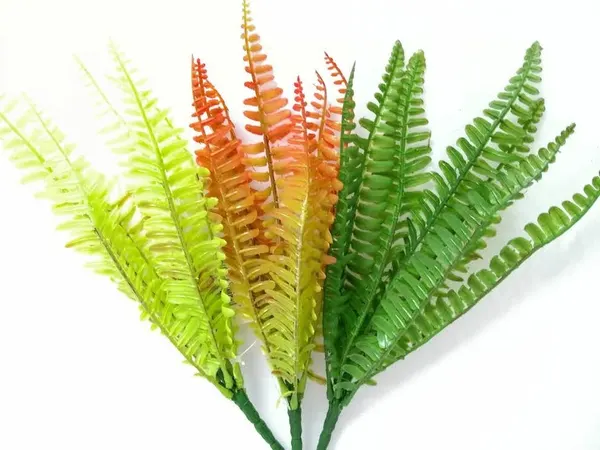 Helecho plástico 34cm largo, tres colores