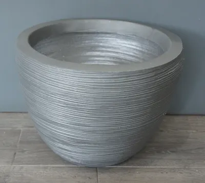Maceta Anse Acero mediana 30cm altura x 38cm diámetro polietileno