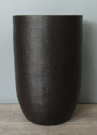 Maceta Ason chocolate Polietileno 56cm altura x 37cm boca