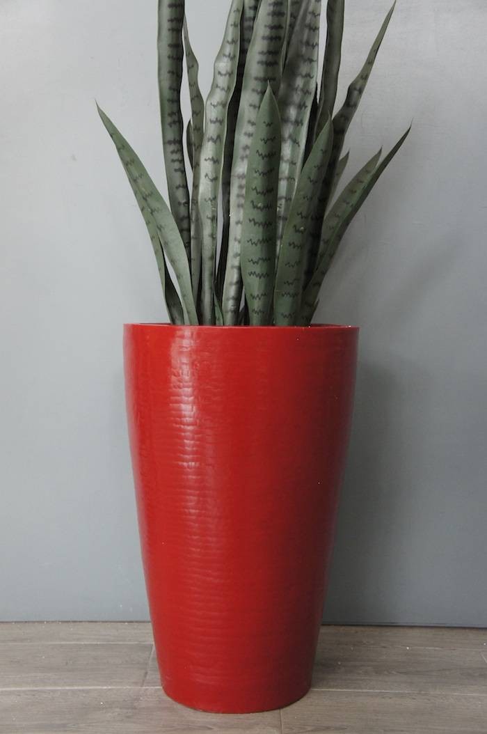 Maceta Klya Roja Polietileno 55cm altura, 36cm boca