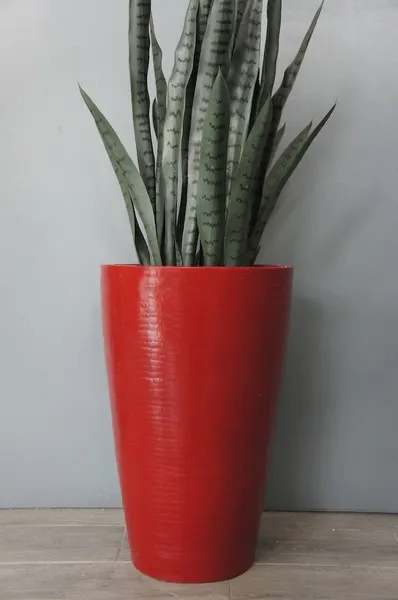 Maceta Klya Roja Polietileno 55cm altura, 36cm boca