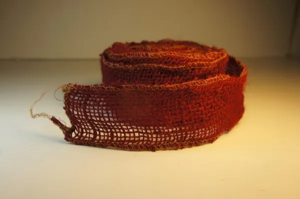 Listón de yute color rojo 6cm ancho x 9.30mts largo