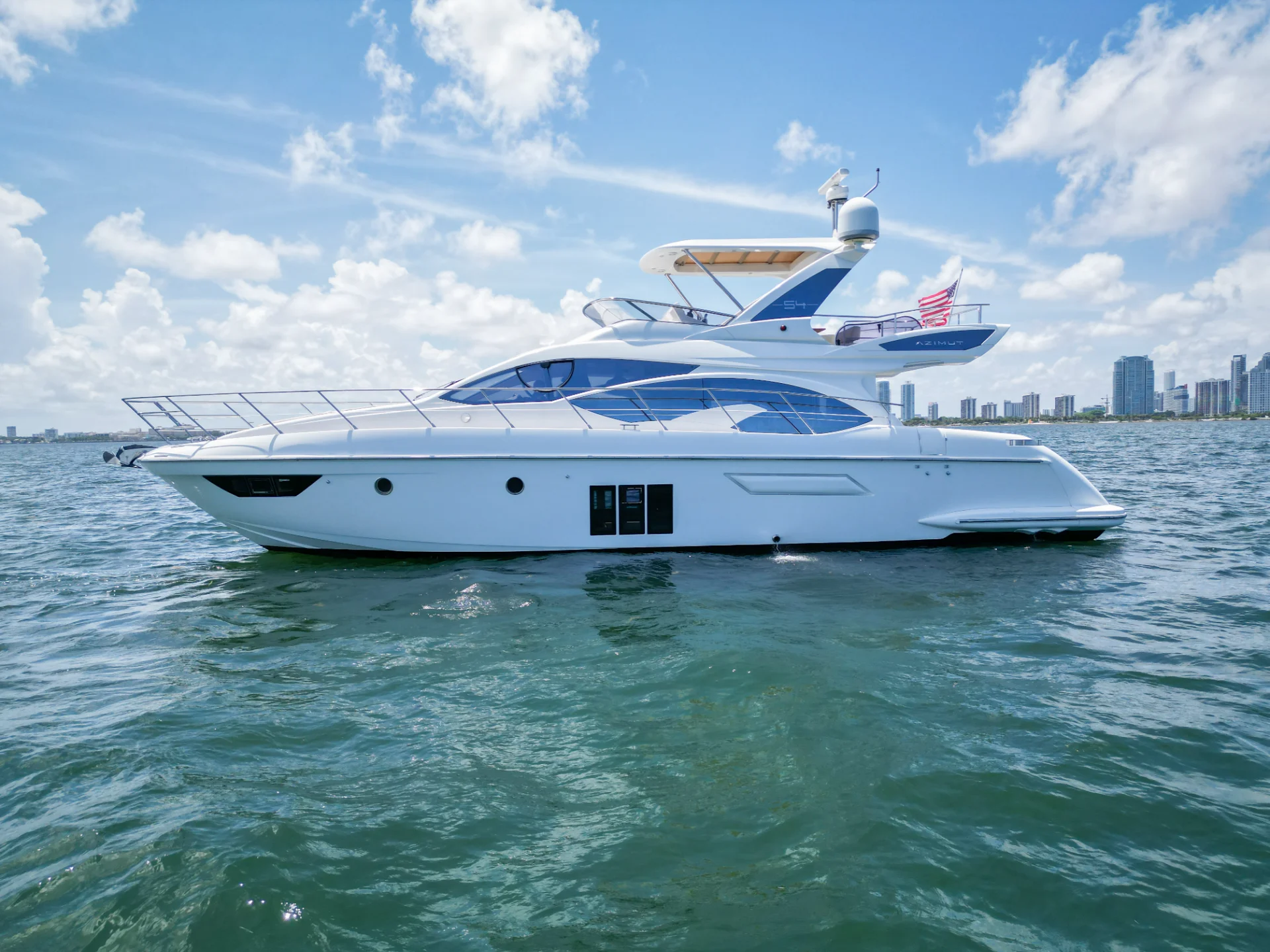 55FT AZIMUT - LUXURY YACHT