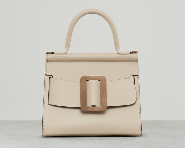 Explore our curated list of the top 10 women's crossbody bags. Discover designer favorites that blend style and convenience for the perfect everyday accessory.