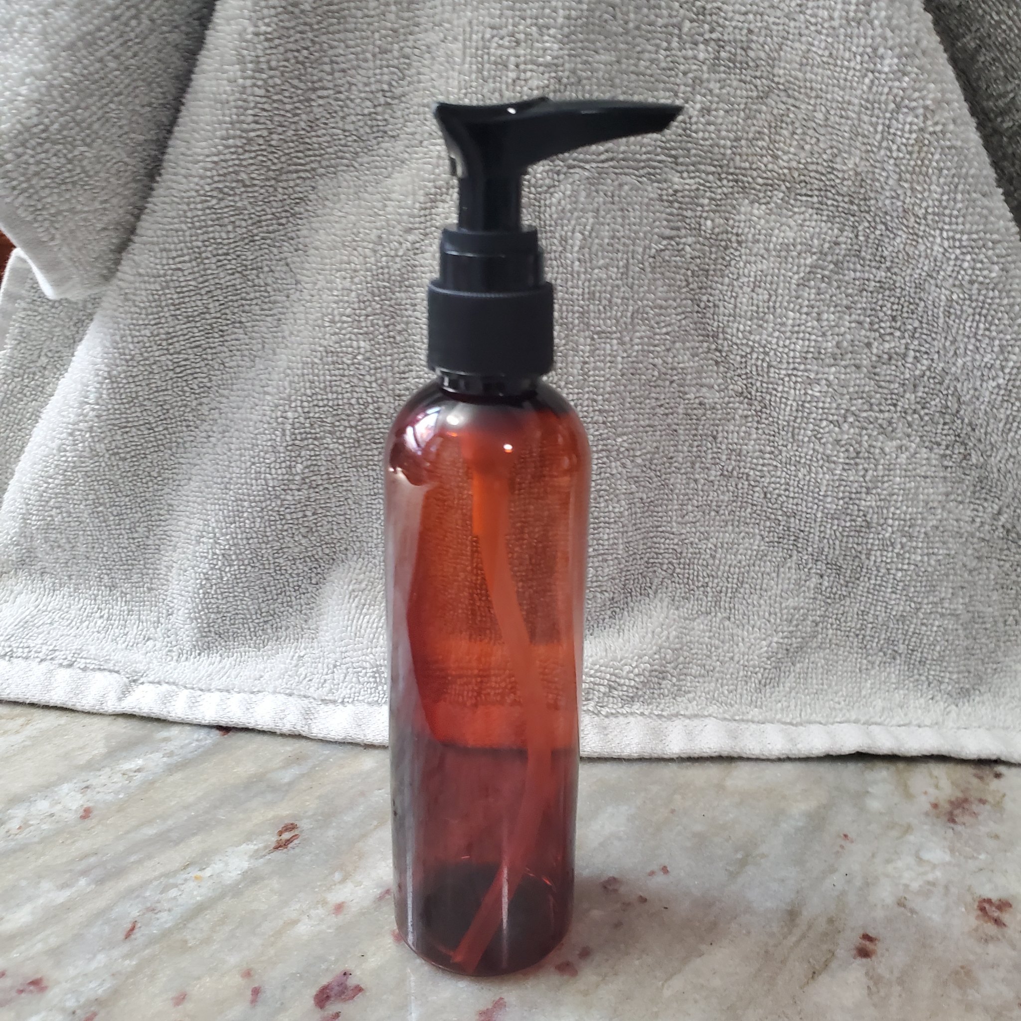 32 Amber 4 oz / 120 mL Bullet Bottles with Black Pumps – New/Unused