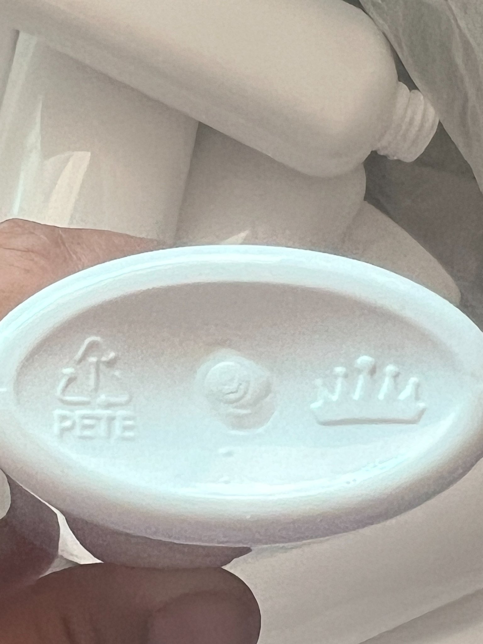 50 White 4 oz / 120 mL PET Bottles with Black Flip-Top Caps – New preview 5