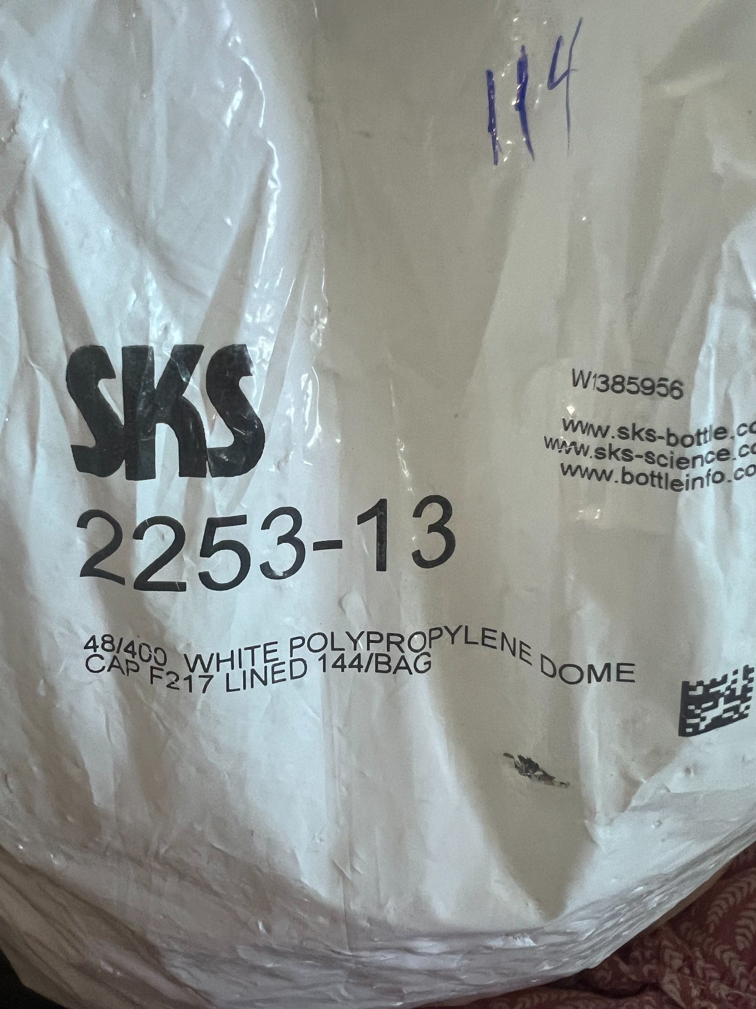 114 White 48/400 Polypropylene Dome Caps with F217 Liners – SKS 2253-13 preview 3
