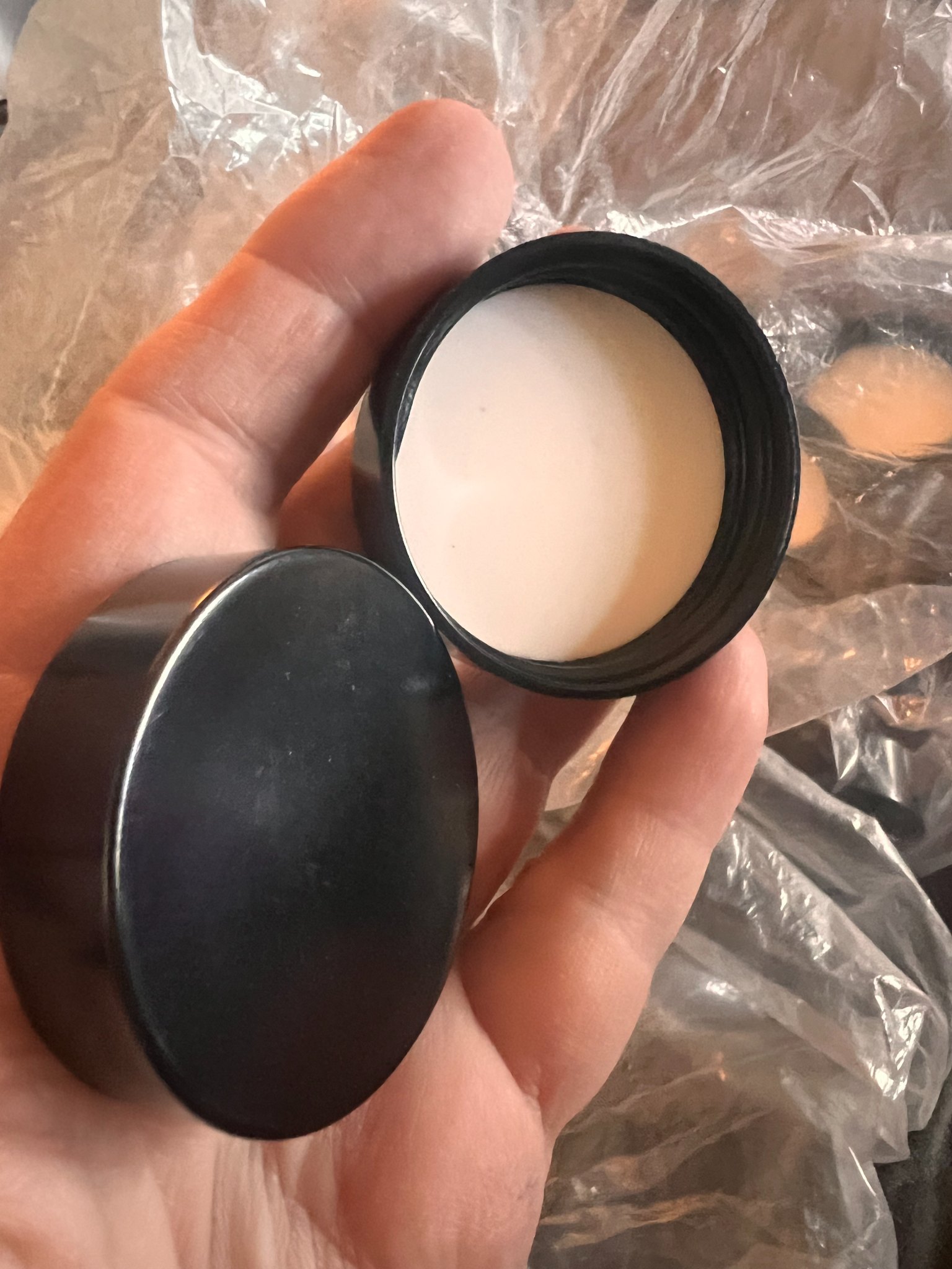 18 SKS Black Smooth Plastic Caps – 40/400 – PE Foam Lined – New/Unused