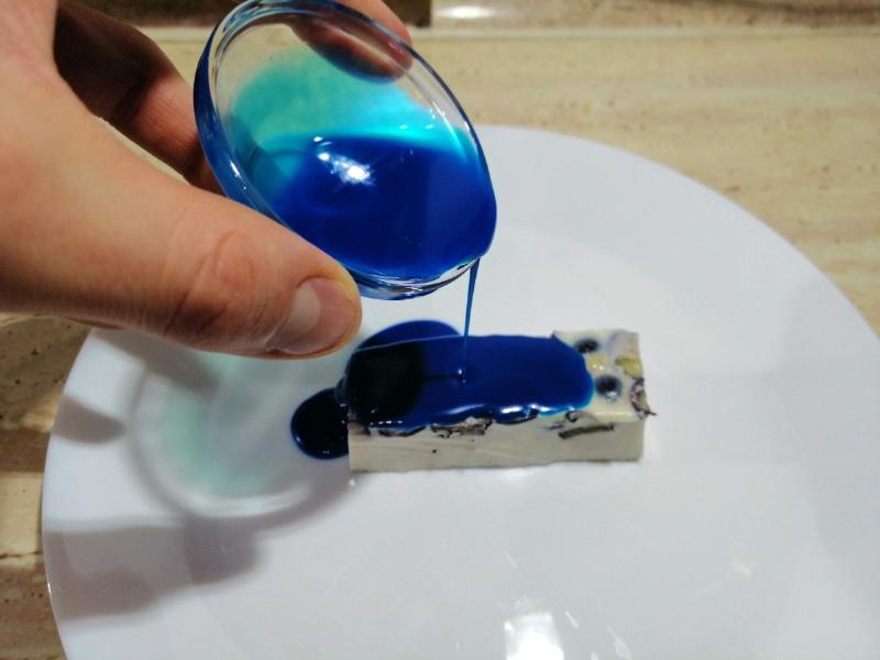 Mirror glaze mlekiem skondensowanym i glukozą