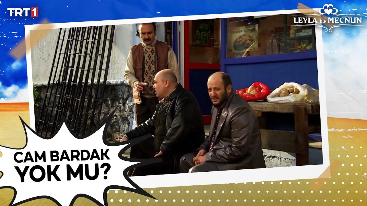 Leyla ile Mecnun yapımında iskender’in erdal bakkal’ın çayını eleştirmesi için kaynak videodan sahne karesi