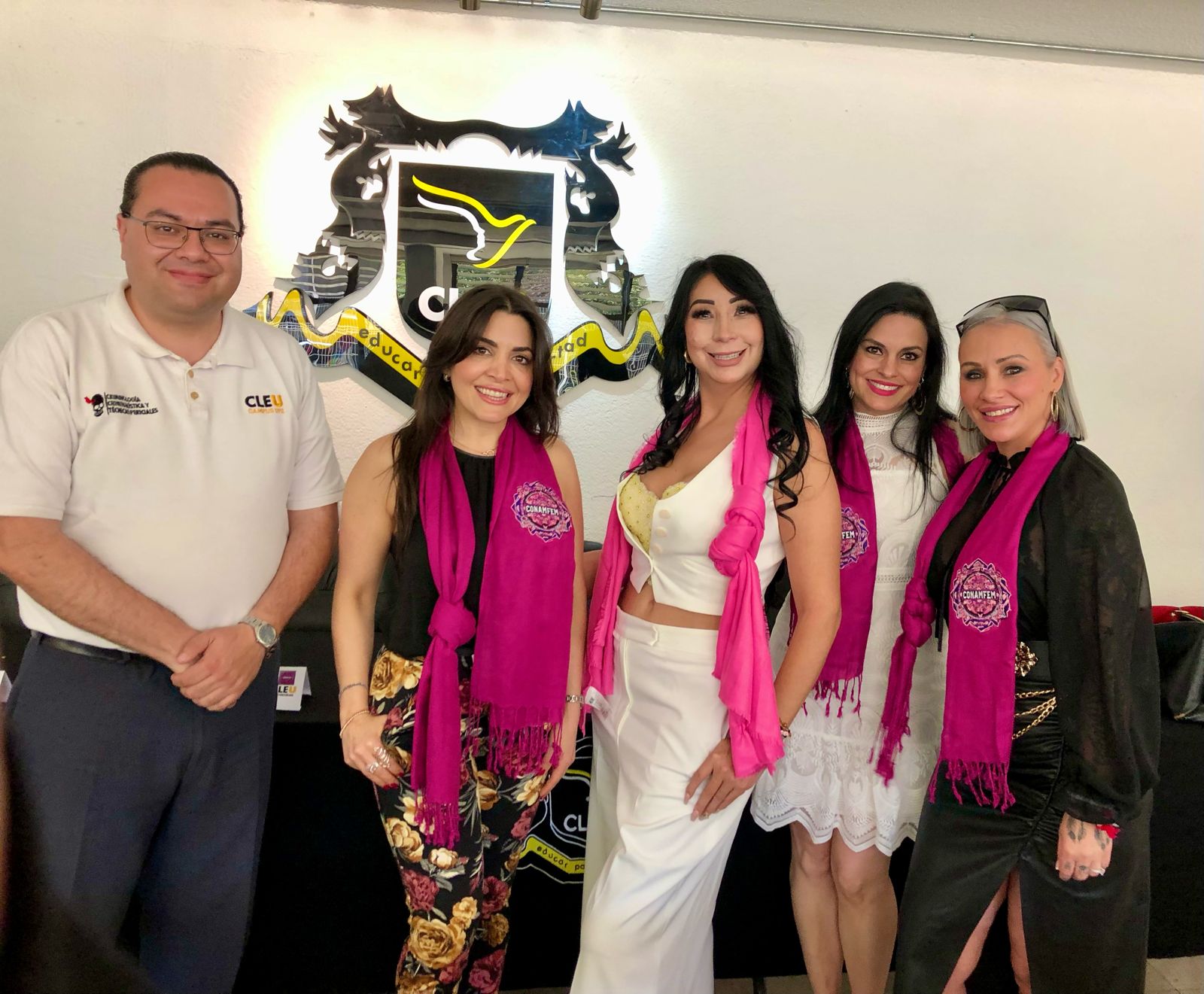 Diálogo en CLEU promueve Arte y Conciencia Social