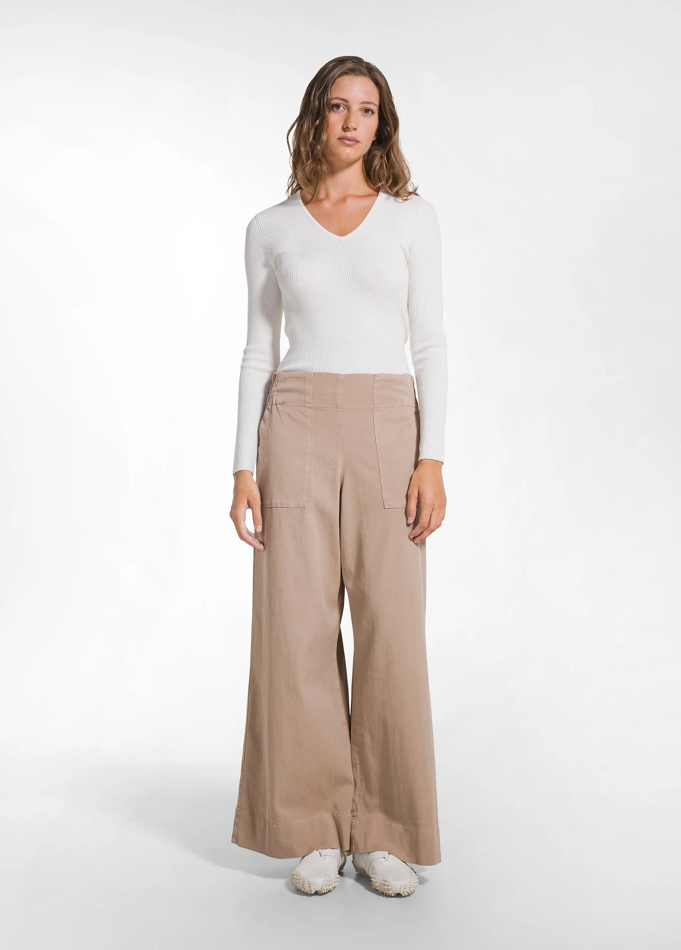 Maglia in lana a coste con scollo a V - Immagine 4