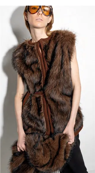 Gilet in ecopelliccia e maglia
