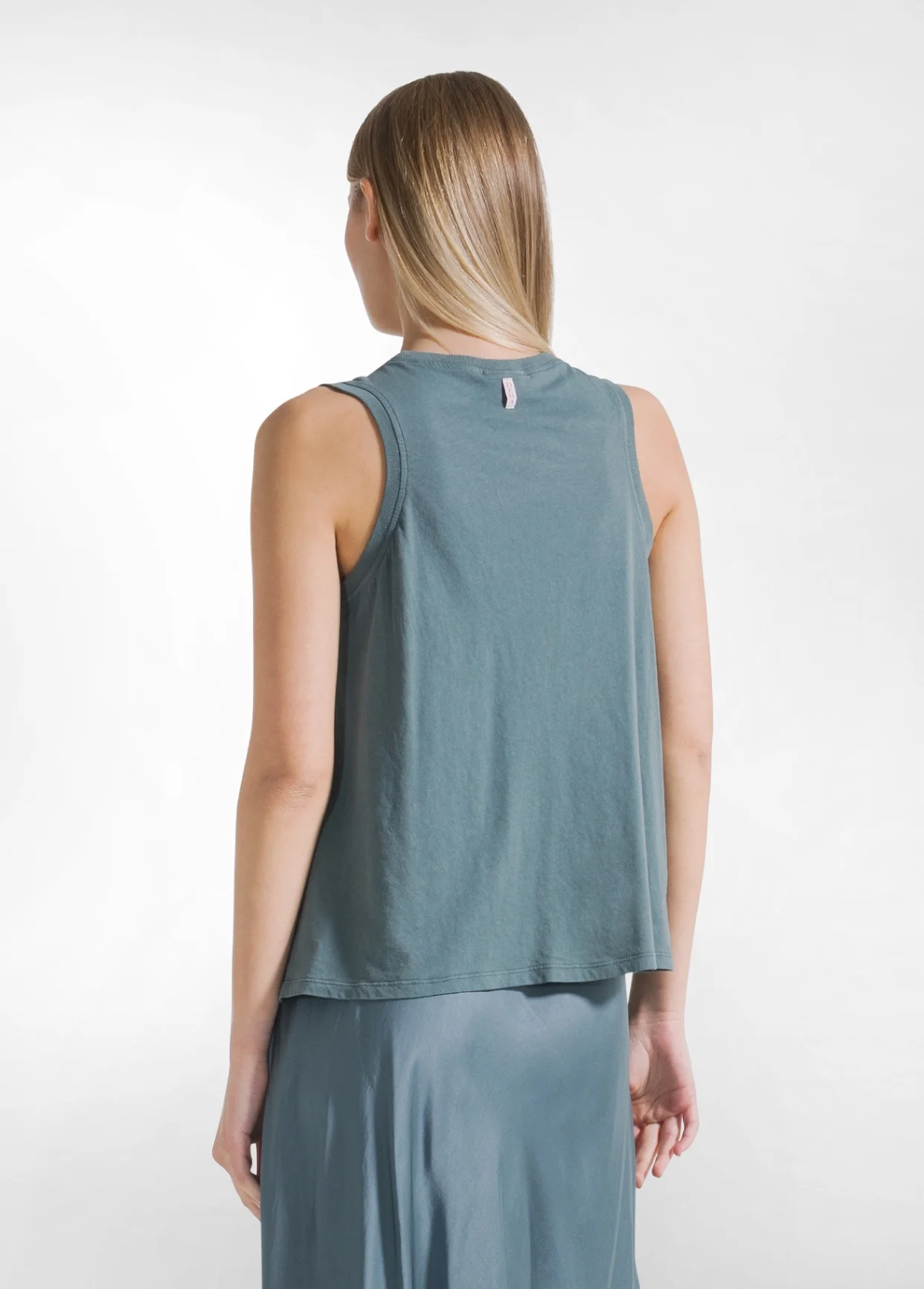Top in satin di viscosa con scollo rotondo - Image 2