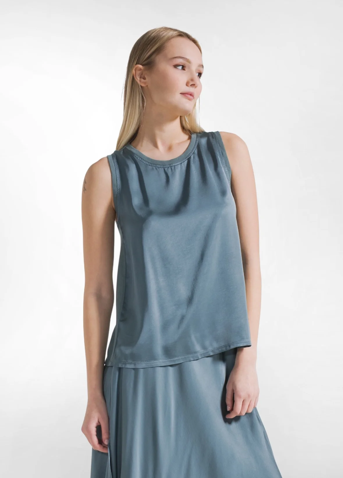 Top in satin di viscosa con scollo rotondo - Image 1