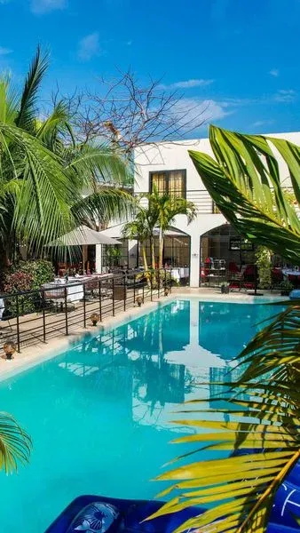 PACKAGE GROUPE, Restaurant villa le prisé, Marcory