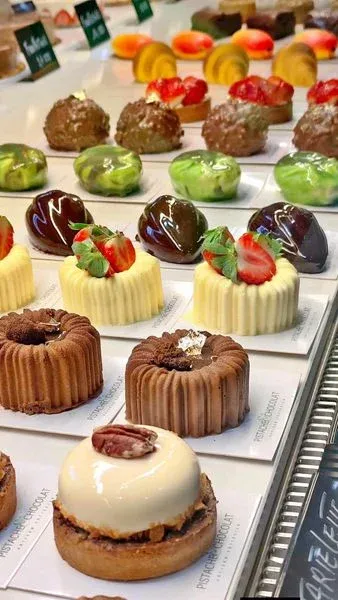 Patisserie Pistache Et Chocolat