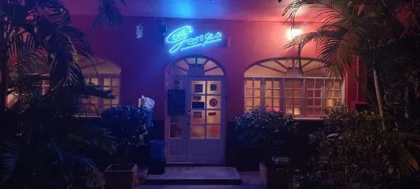 Chez Georges, Plateau