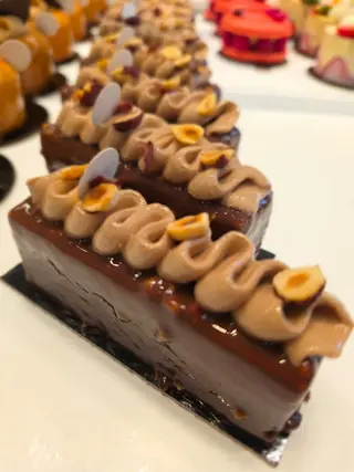 Magnum, Des Gâteaux et Du Pain, Cocody
