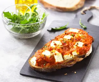 Toast Tomate Feta, Des Gâteaux et Du Pain, Cocody