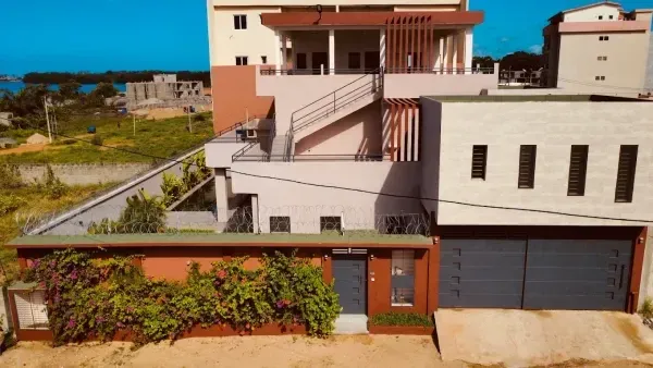 Adinkra Hostel, Grand-Bassam