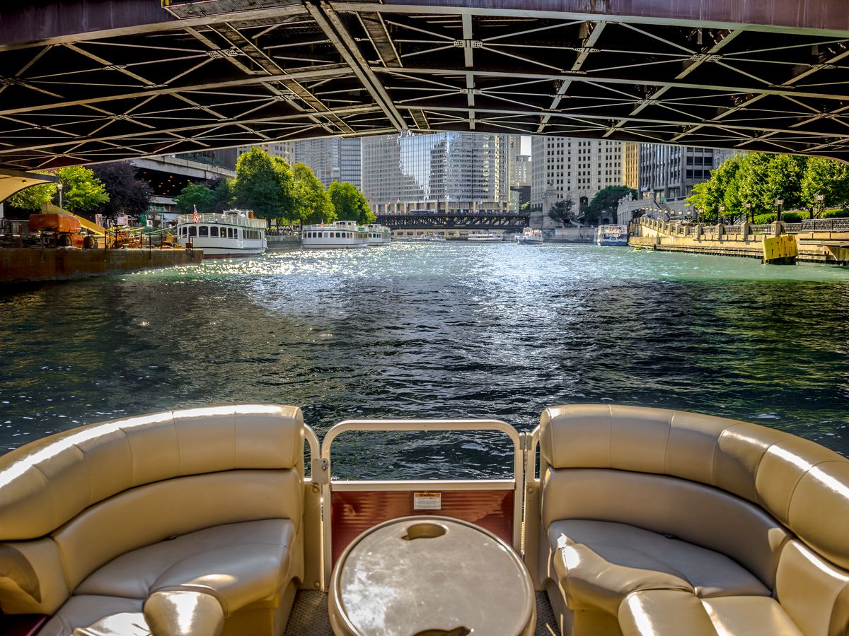 2-Hour Chicago Private Pontoon Tour