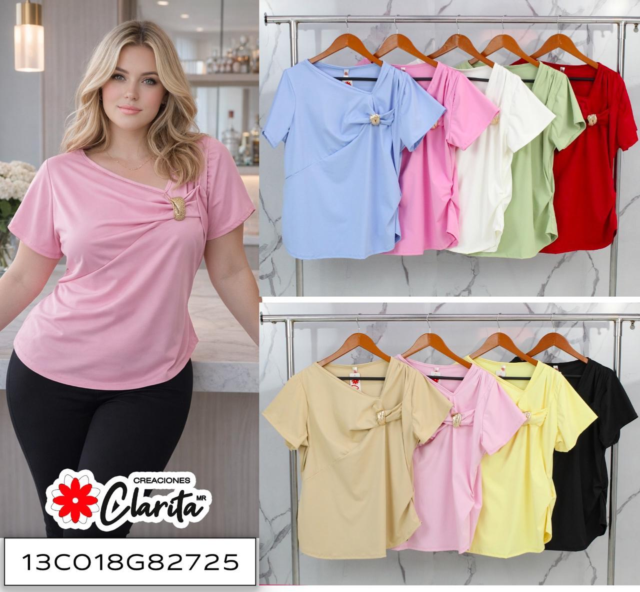 Blusa curvy cruzada con broche dorado