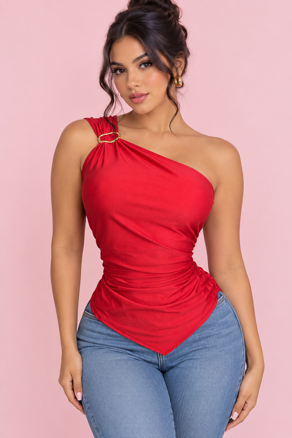 Blusa asimétrica de un hombro con hebilla