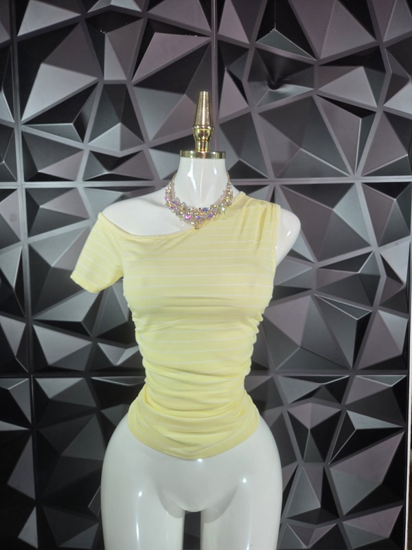 Blusa asimétrica de una manga en rib a rayas