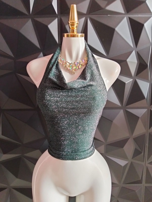 Top halter holgado con cuello columpio en tela brillante