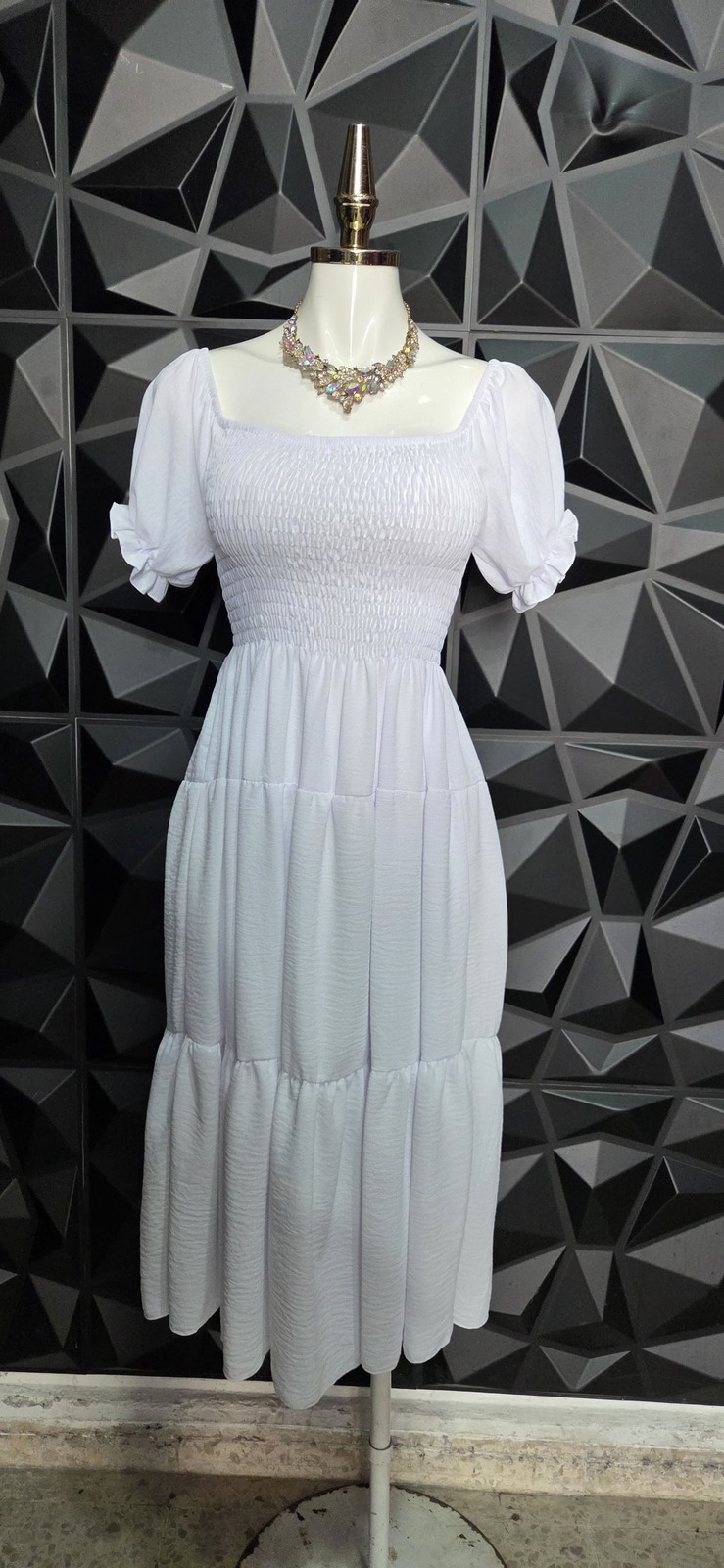 Vestido campesino midi con smock, escote cuadrado y falda escalonada