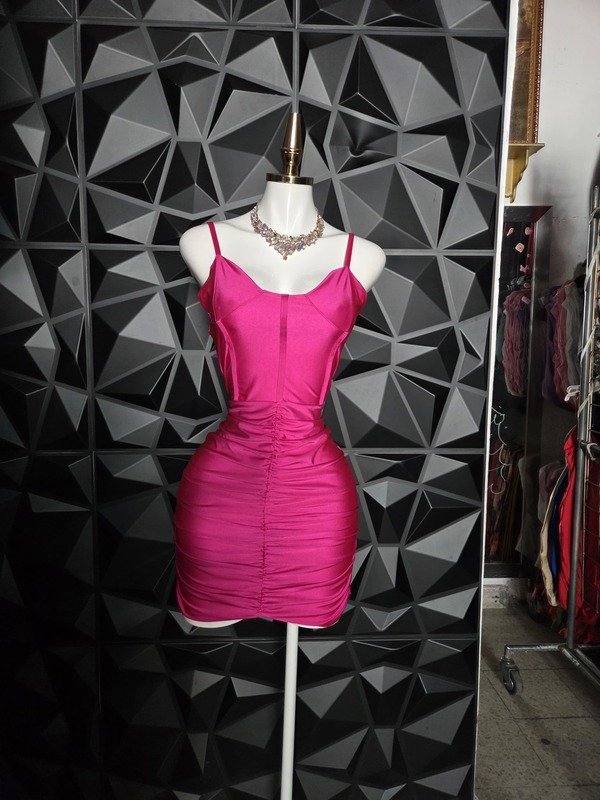 Vestido corto satinado de tirantes con corpiño al bies y falda fruncida