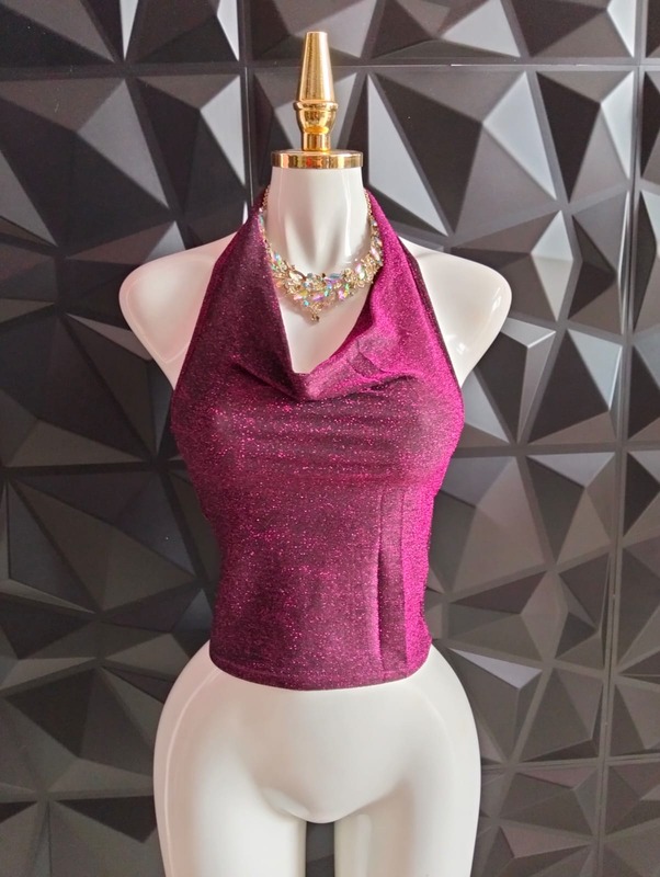 Top halter holgado con cuello columpio en tela brillante