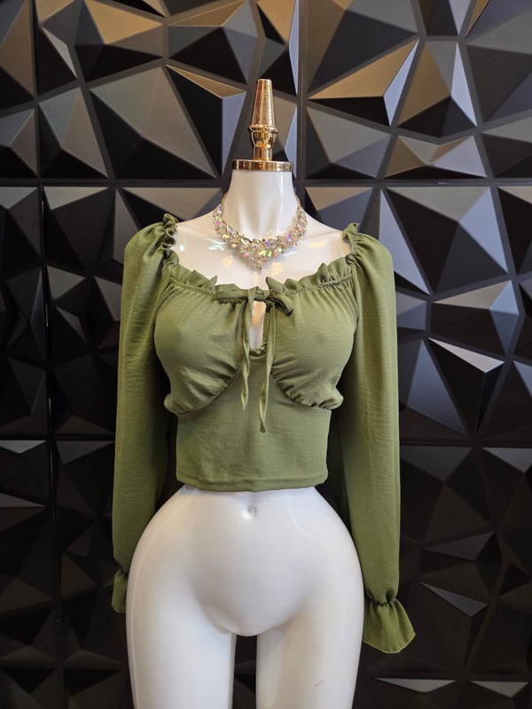 Blusa campesina con copas, lazo al frente y manga larga