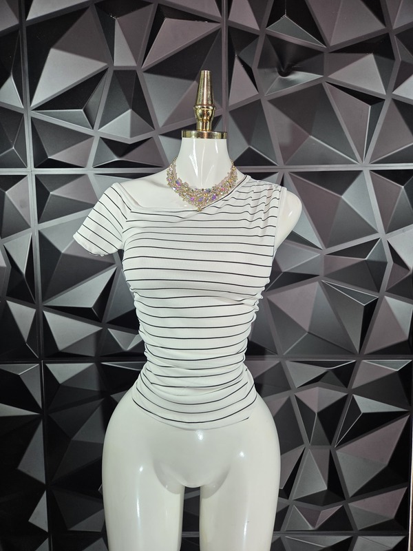 Blusa asimétrica de una manga en rib a rayas