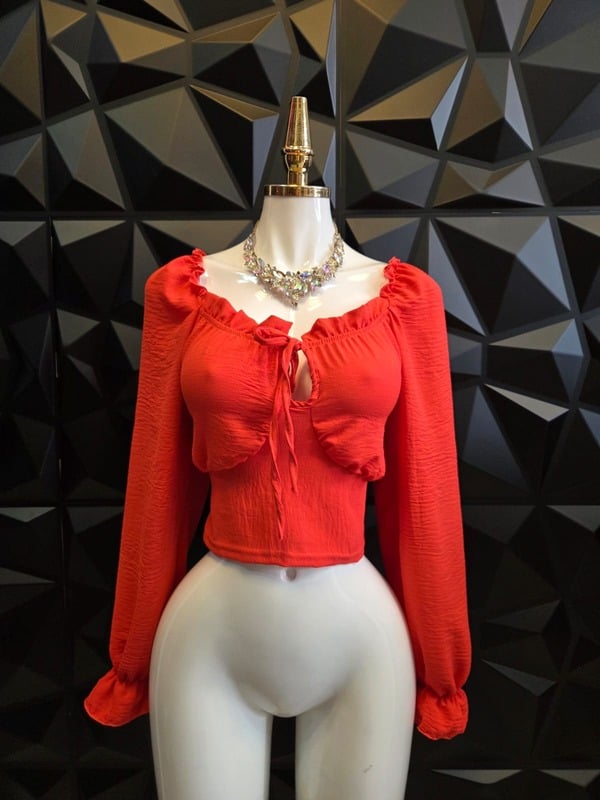 Blusa campesina con copas, lazo al frente y manga larga