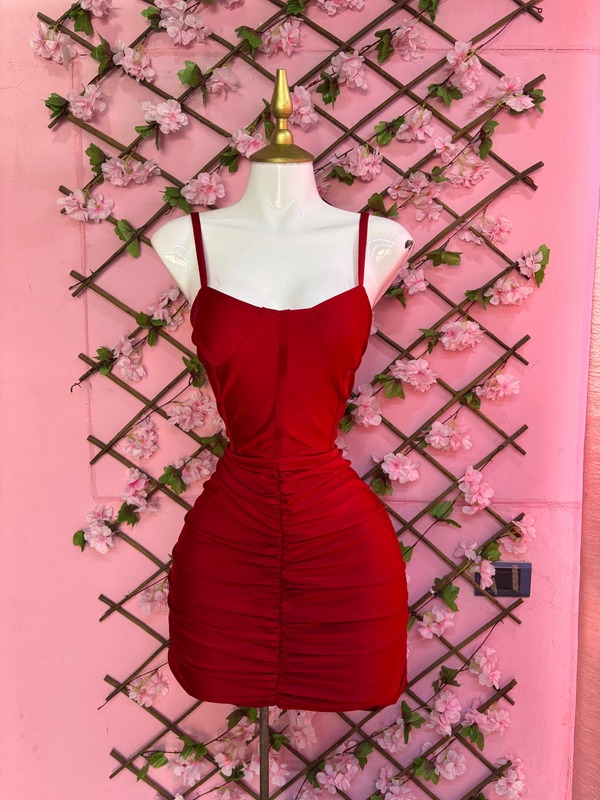 Vestido corto satinado de tirantes con corpiño al bies y falda fruncida