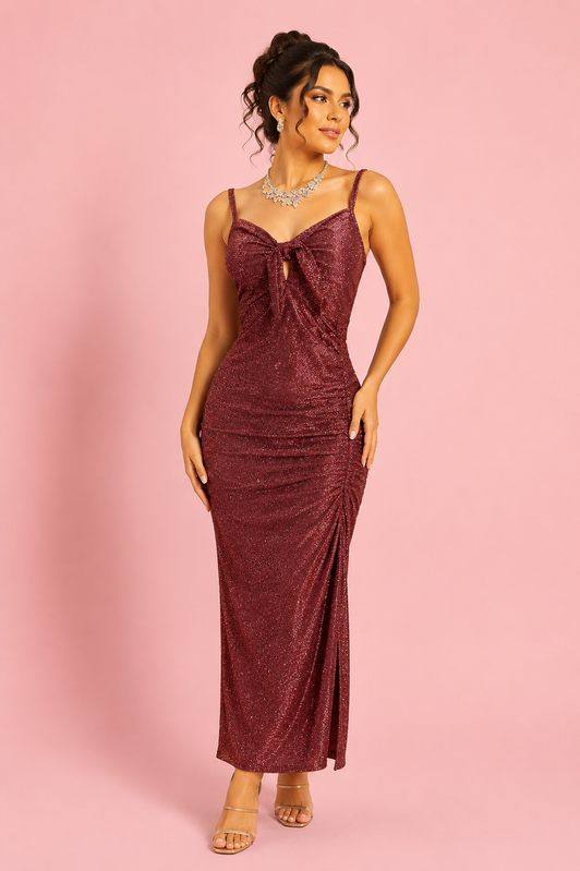 Vestido largo brillante de tirantes con moño al frente y abertura