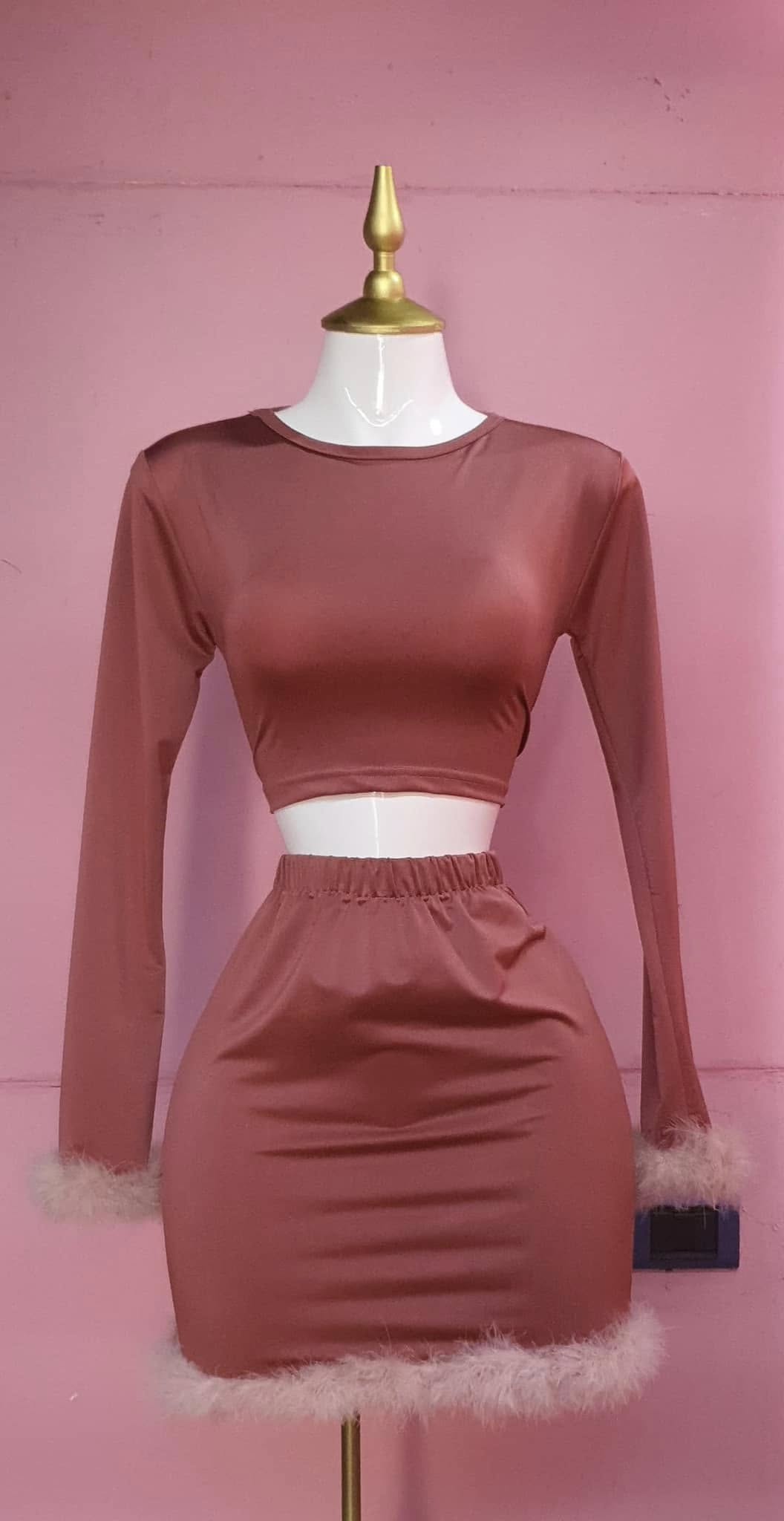 Conjunto de top y falda cortos con peluche