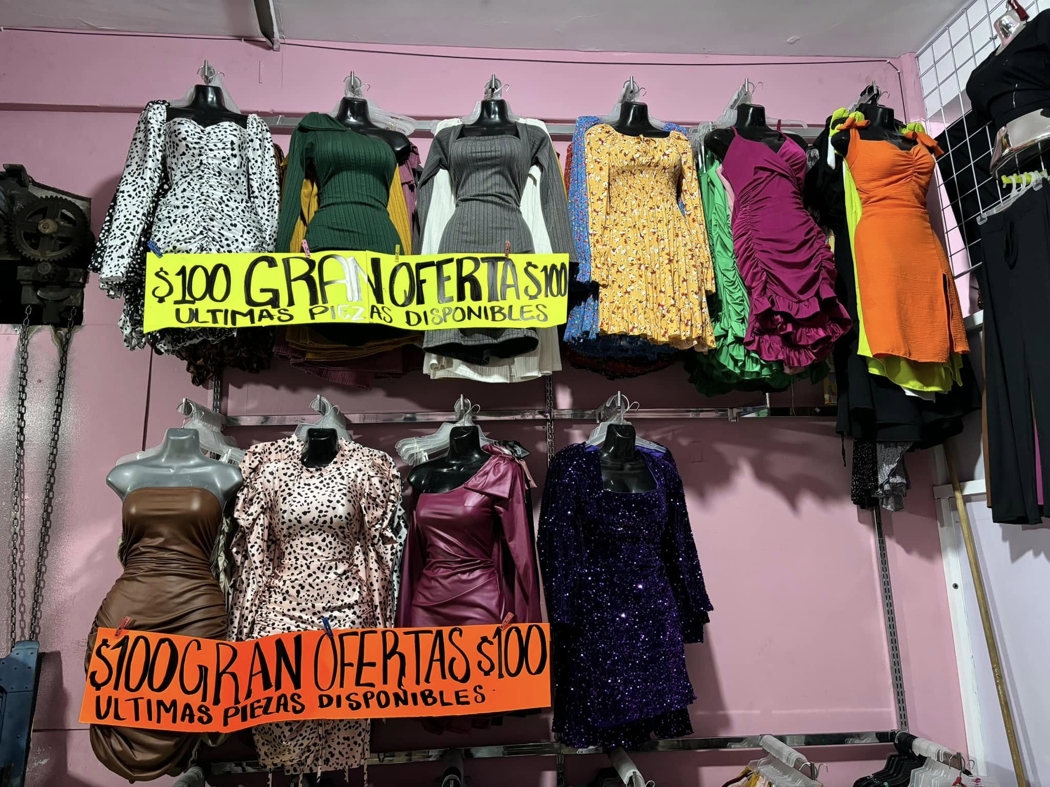 Vestido corto de lentejuela de un hombro con manga larga