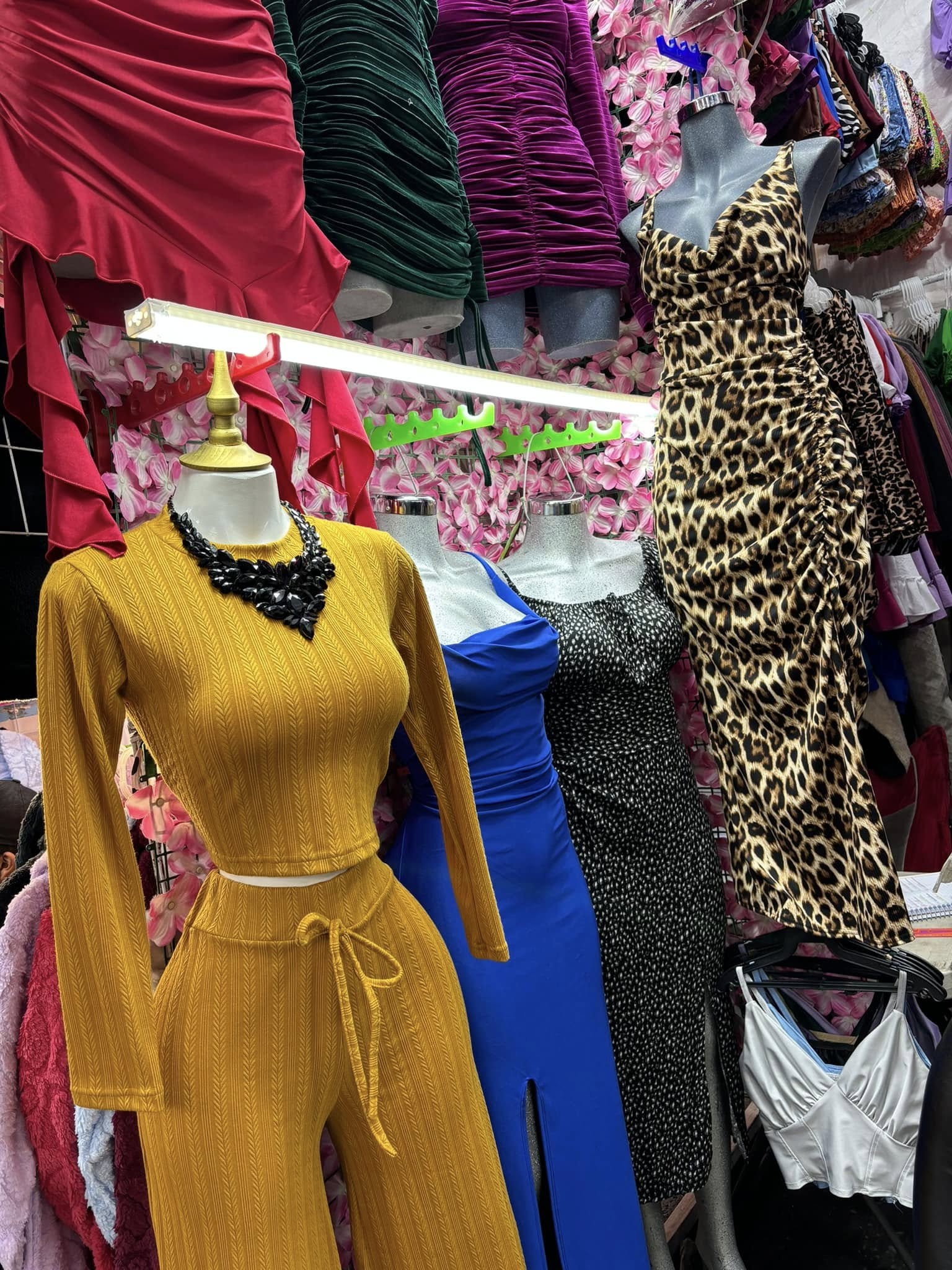 Conjunto tejido de top manga larga y pantalón amplio