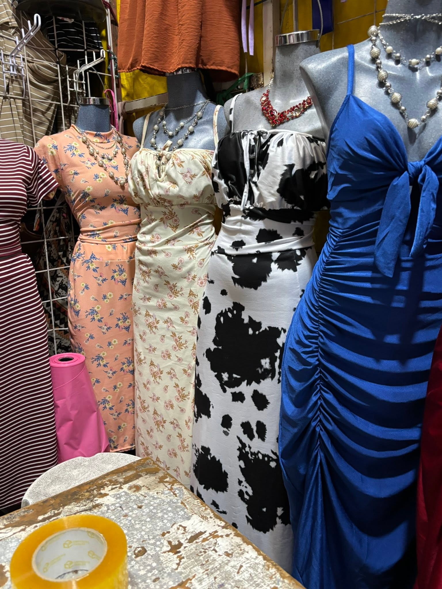 Vestido largo estampado de vaca con nudo al frente
