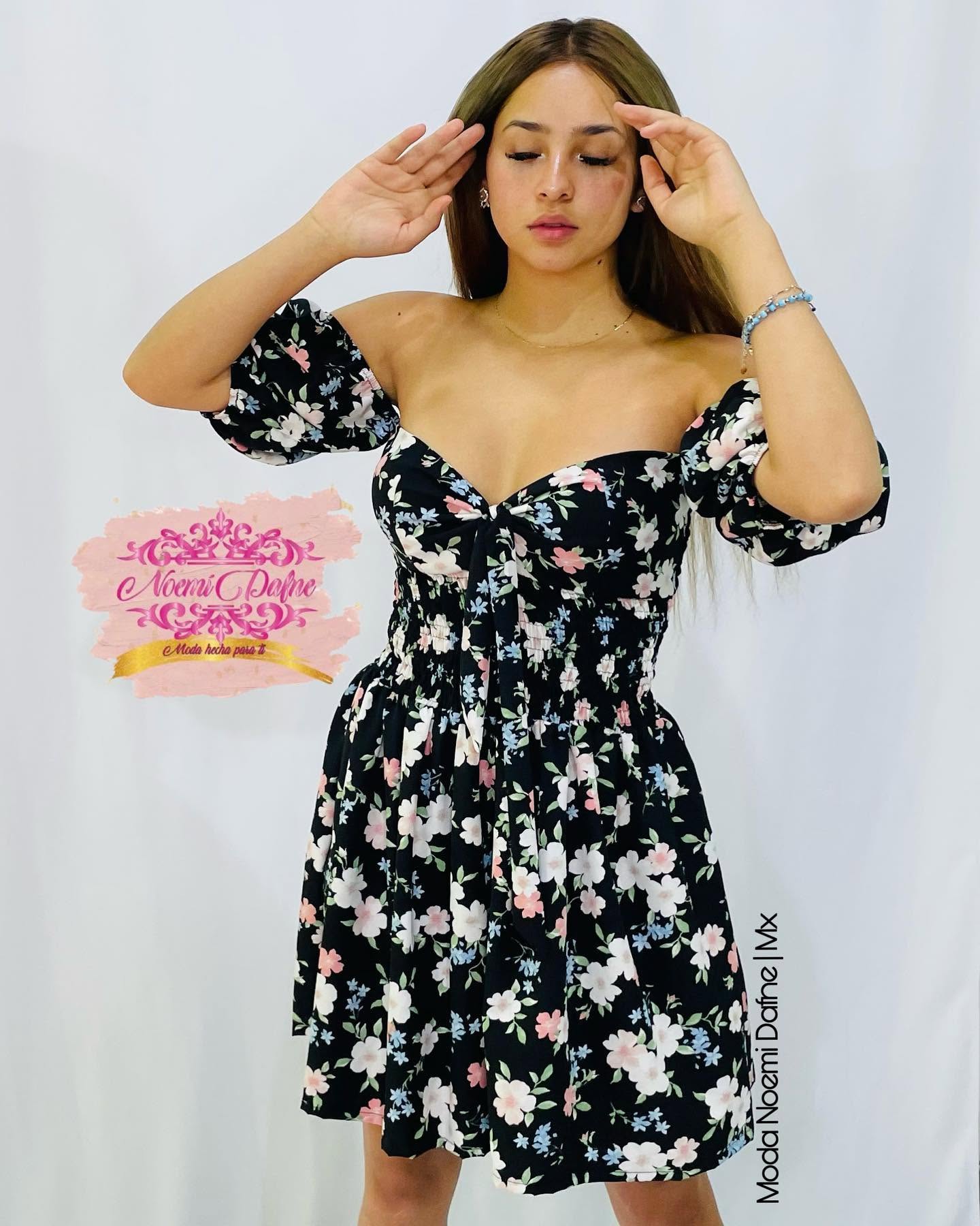 Vestido corto campesino con moño en el pecho y cintura con liga