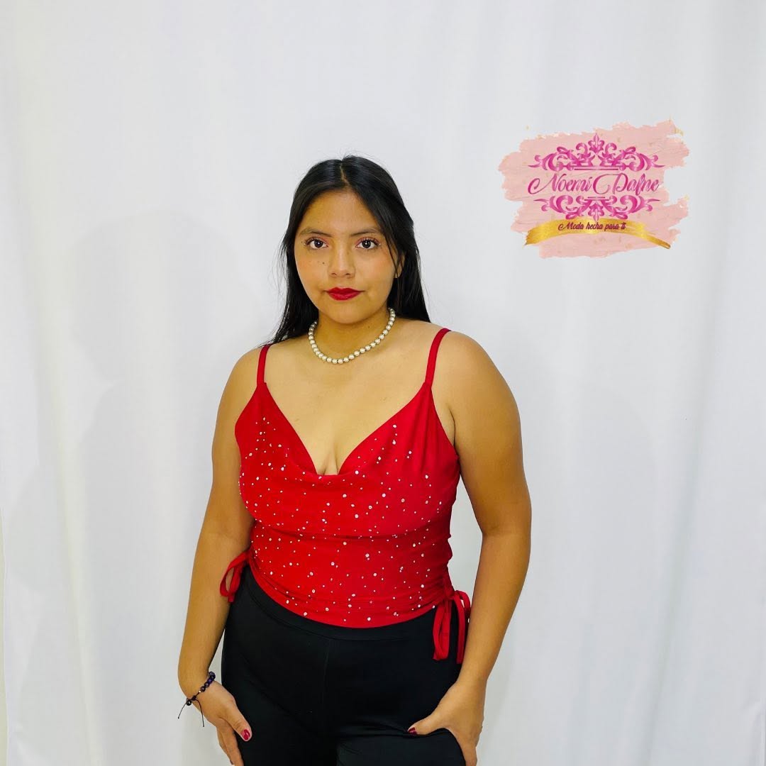 Blusa holgada de tirantes con escote drapeado y amarres