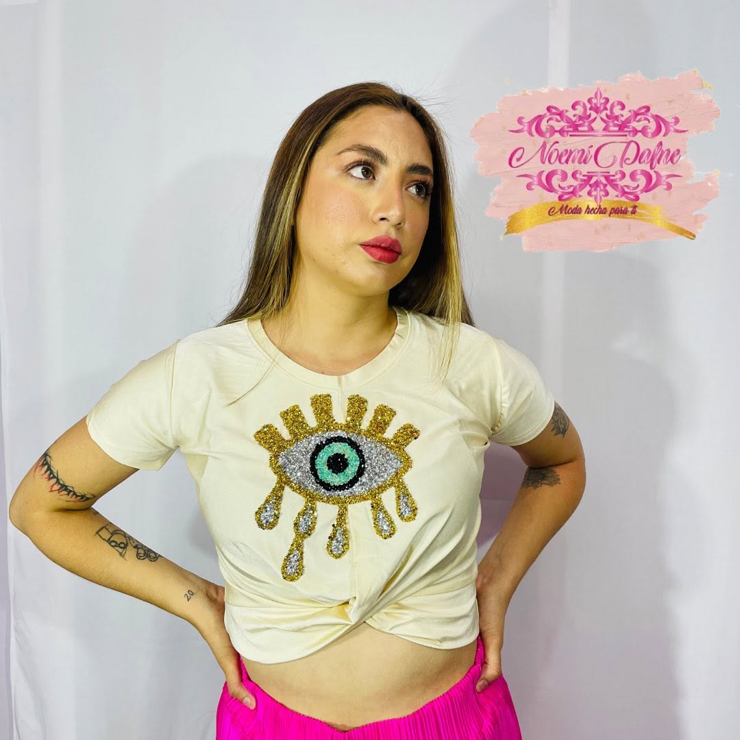 Camiseta corta con nudo y ojo turco de lentejuela